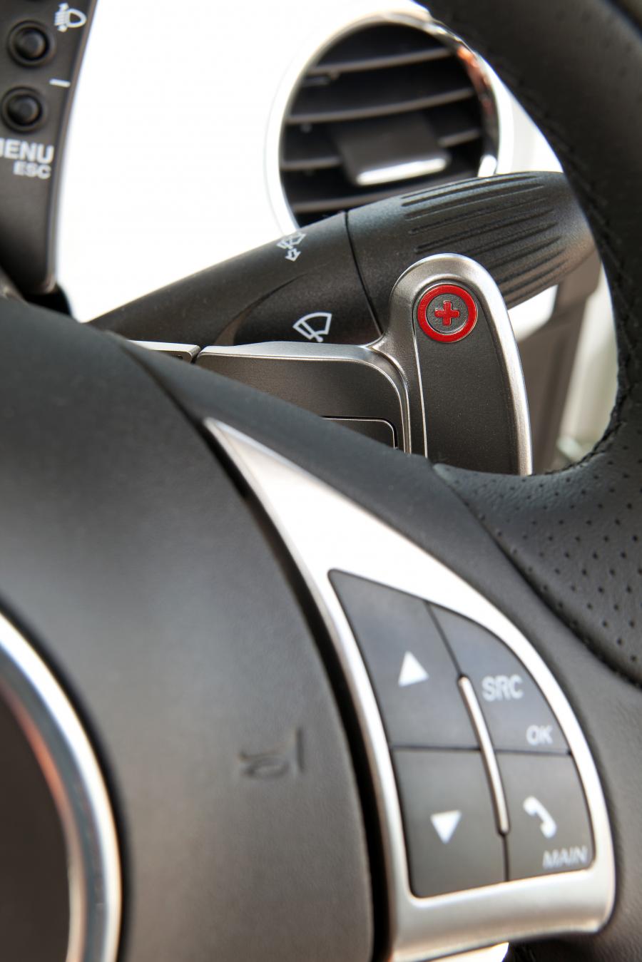 Детали интерьера Abarth 500C 2010 года  (UK) (фото 11 из 32)